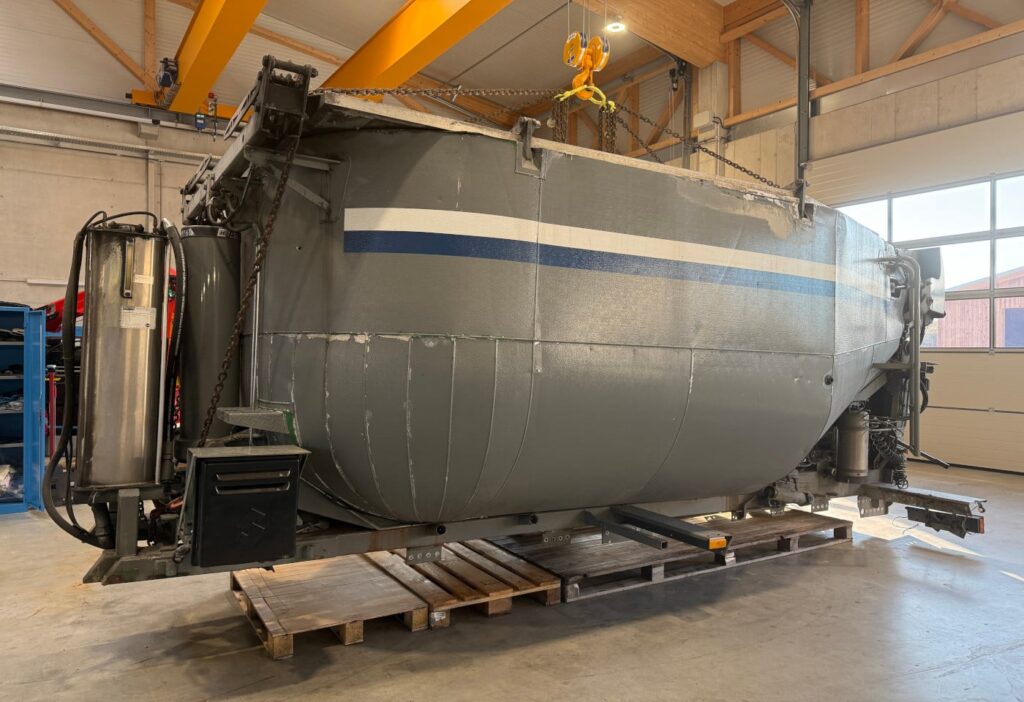 2011 Peter Betonsilo isoliert mit Deckel