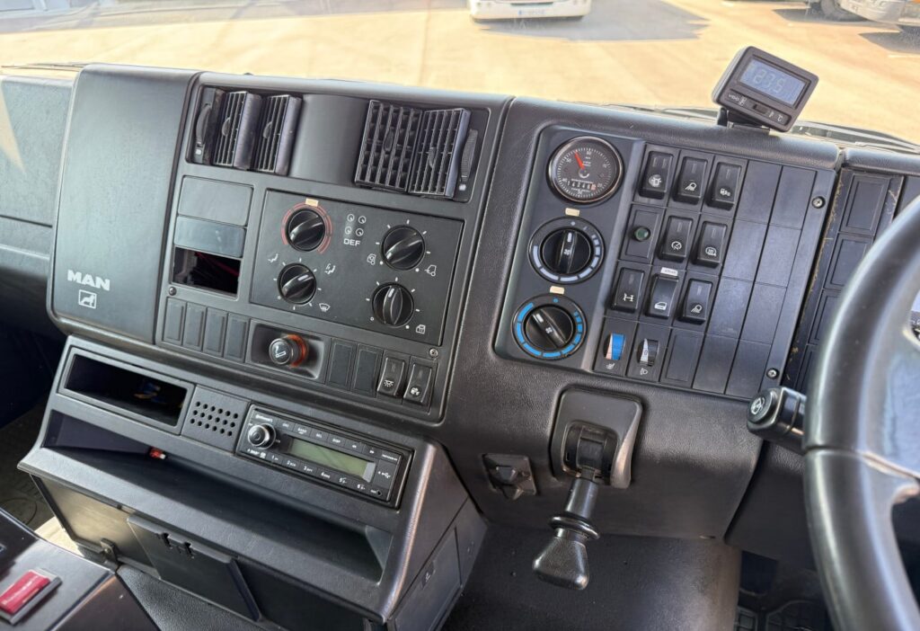 2002 Steyr 18.285 M39 Kehrmaschine