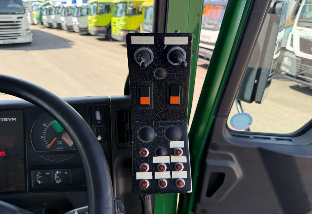 2002 Steyr 18.285 M39 Kehrmaschine