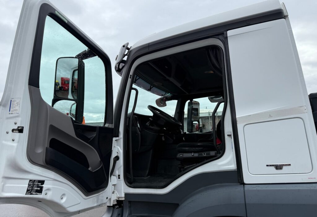 2013 Mercedes-Benz Antos 1843 4x2 ADR