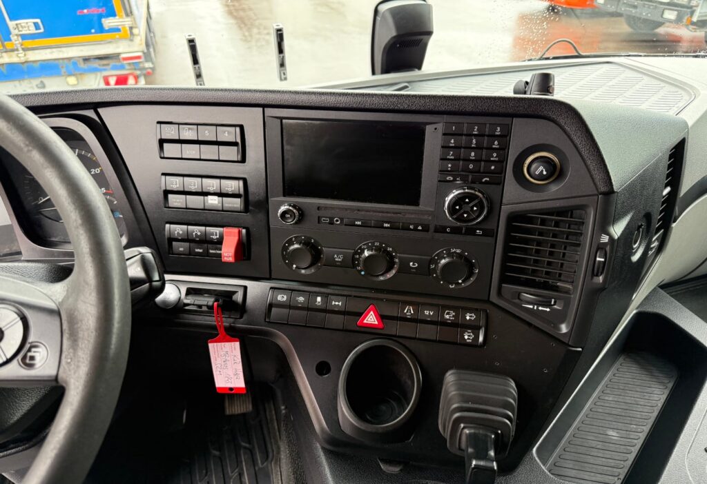 2013 Mercedes-Benz Antos 1843 4x2 ADR
