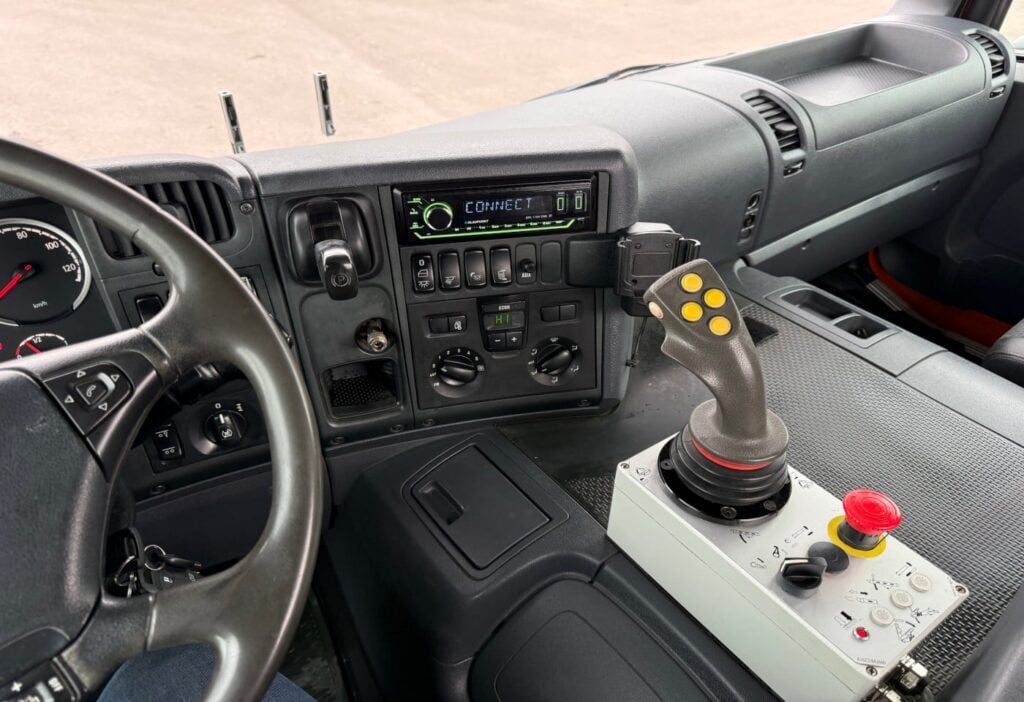 2014 Scania P360 LB 6x2*4 UT Gigant