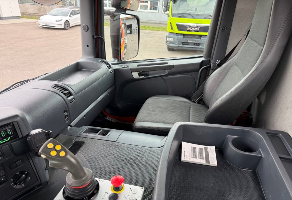 2014 Scania P360 LB 6x2*4 UT Gigant