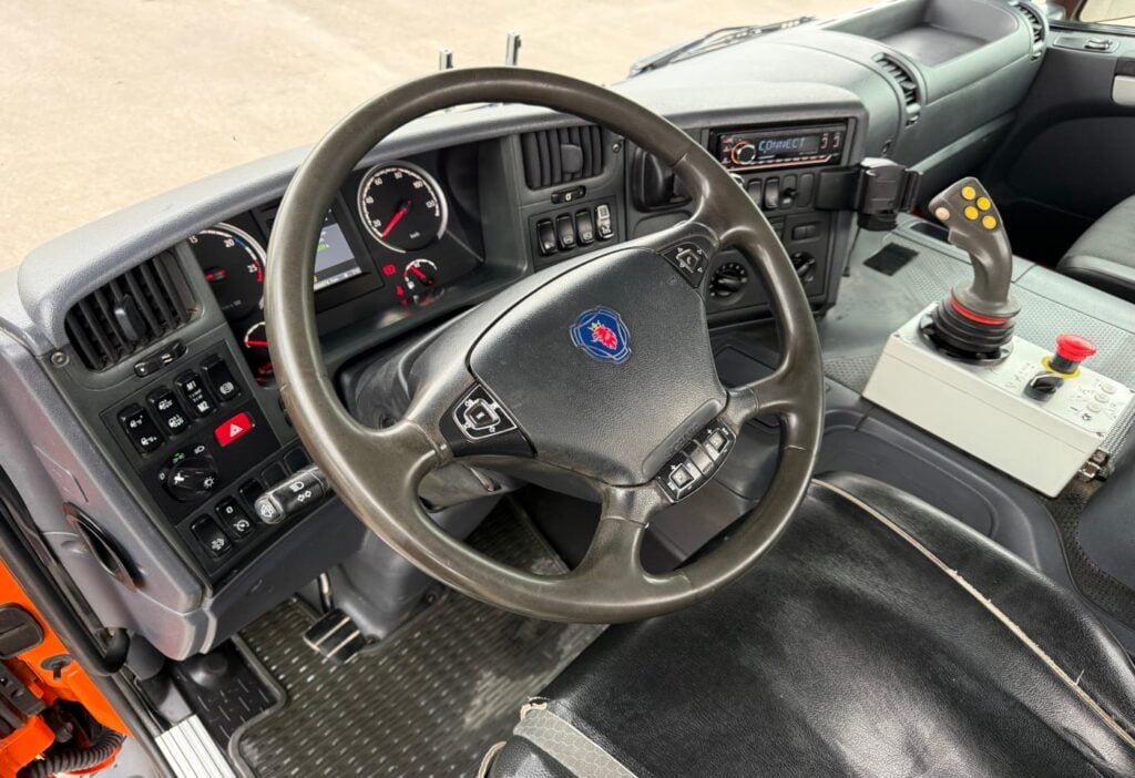 2014 Scania P360 LB 6x2*4 UT Gigant