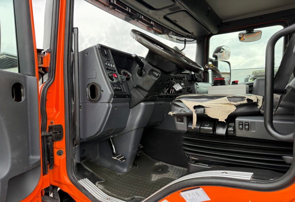 2014 Scania P360 LB 6x2*4 UT Gigant