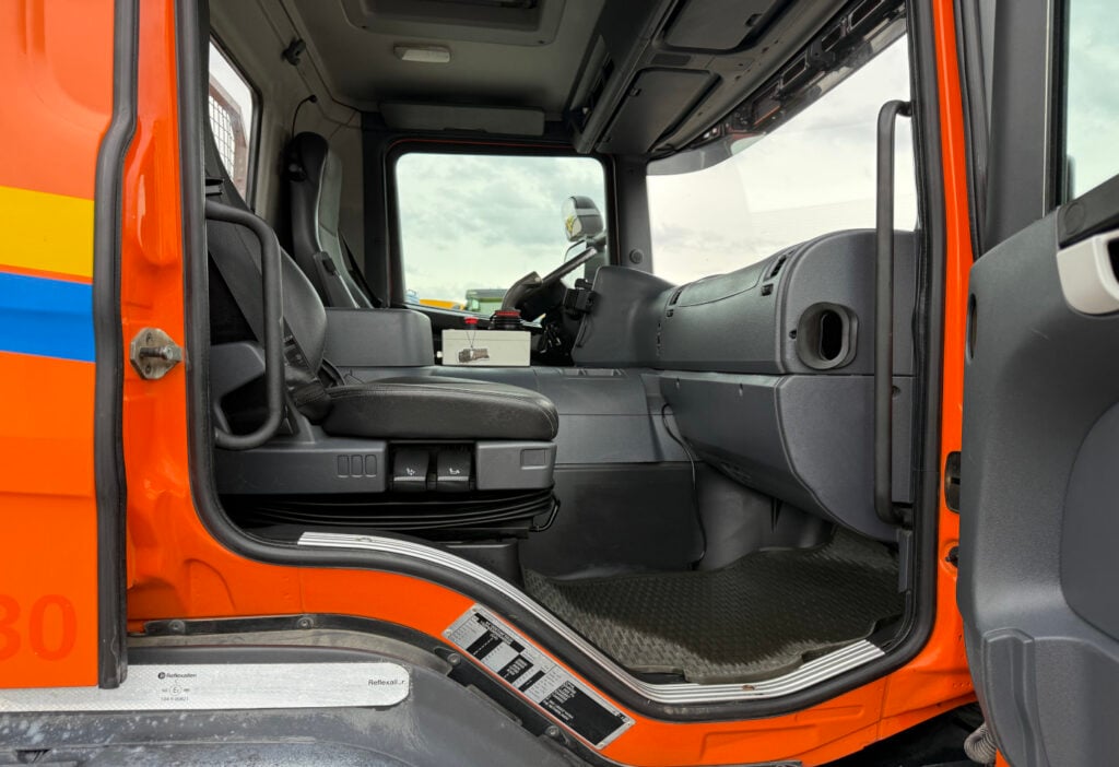 2014 Scania P360 LB 6x2*4 UT Gigant