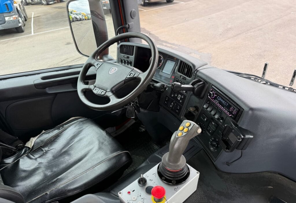 2014 Scania P360 LB 6x2*4 UT Gigant