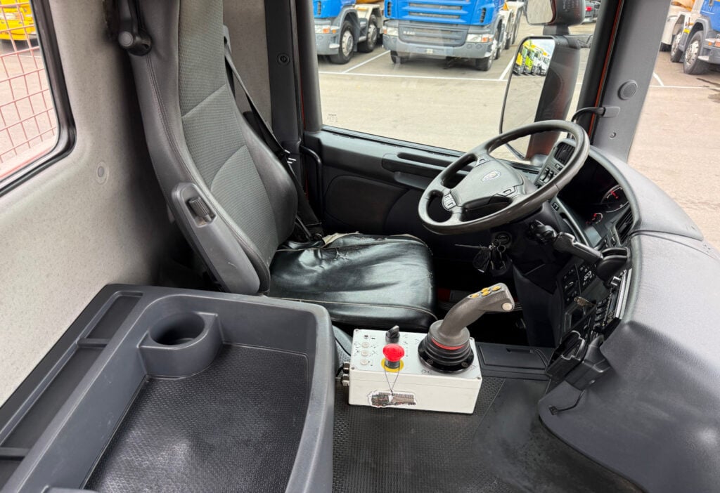 2014 Scania P360 LB 6x2*4 UT Gigant