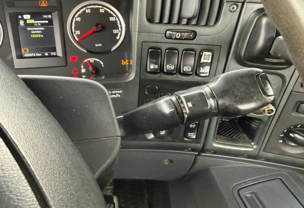 2014 Scania P360 LB 6x2*4 UT Gigant
