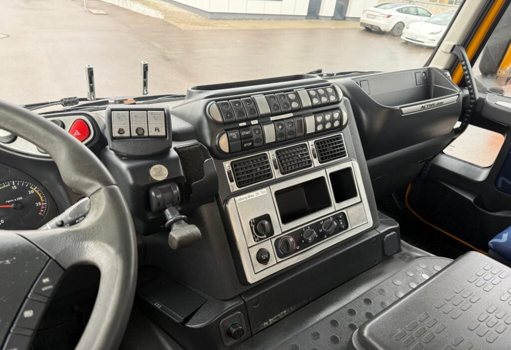 2012 Iveco 410T50-5 Trakker 10x4 Fahrgestell