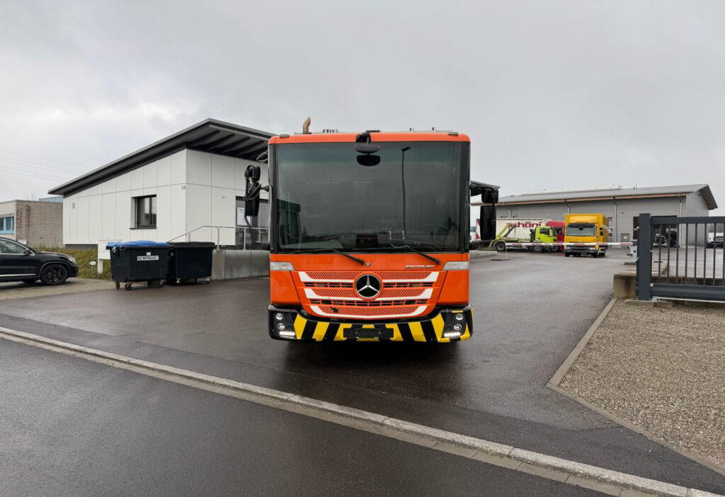 2015 Mercedes-Benz Econic 2635 6x2*4 Stummer
