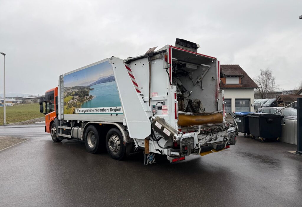 2015 Mercedes-Benz Econic 2635 6x2*4 Stummer