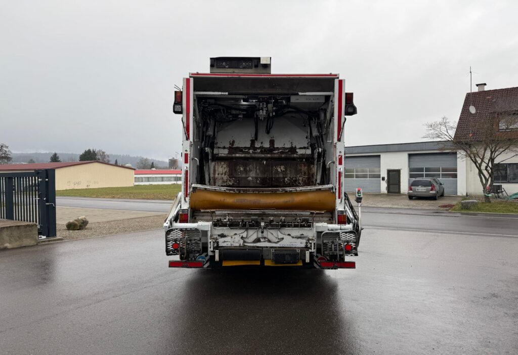 2015 Mercedes-Benz Econic 2635 6x2*4 Stummer