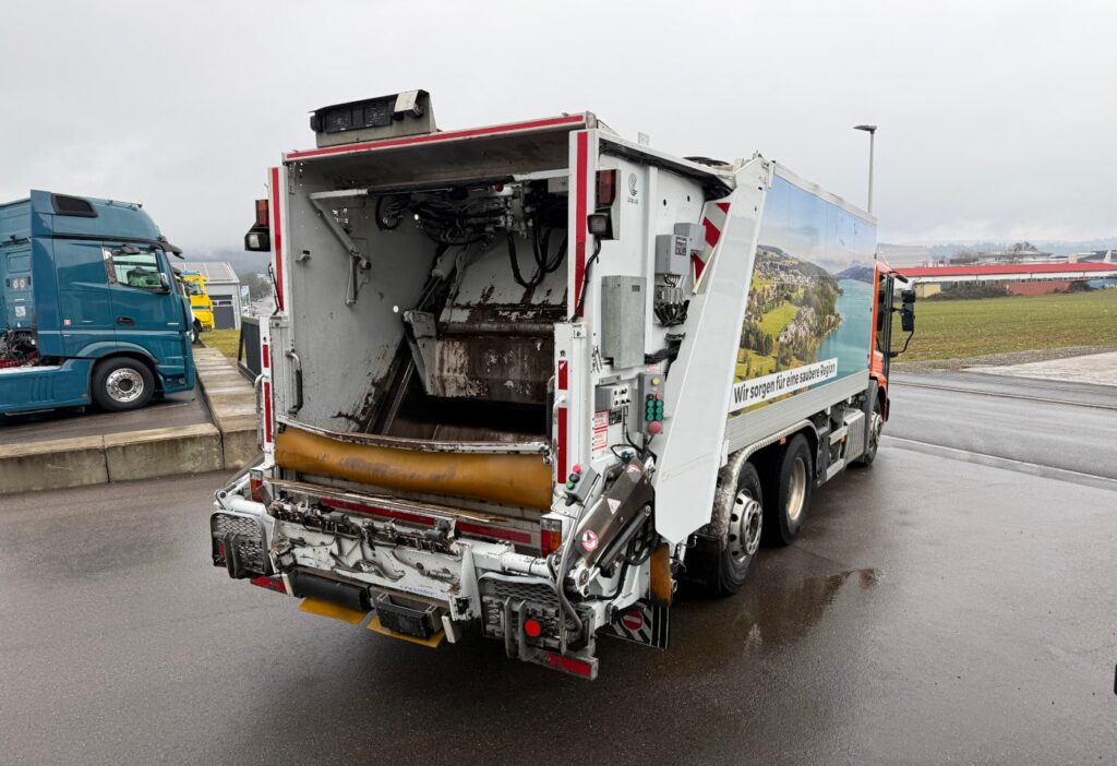 2015 Mercedes-Benz Econic 2635 6x2*4 Stummer