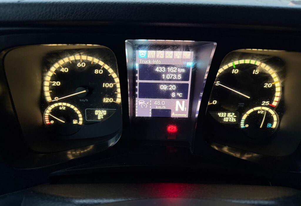 2015 Mercedes-Benz Antos 1851 4x2 Retarder