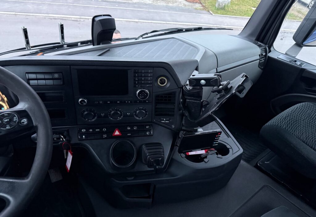 2015 Mercedes-Benz Antos 1851 4x2 Retarder