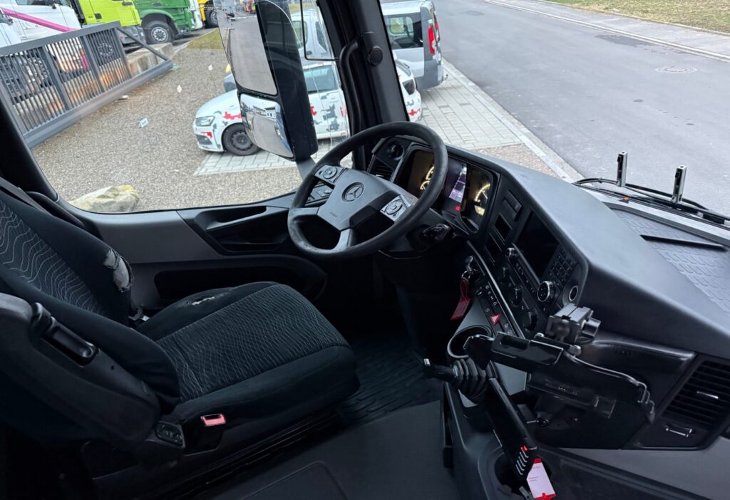2015 Mercedes-Benz Antos 1851 4x2 Retarder