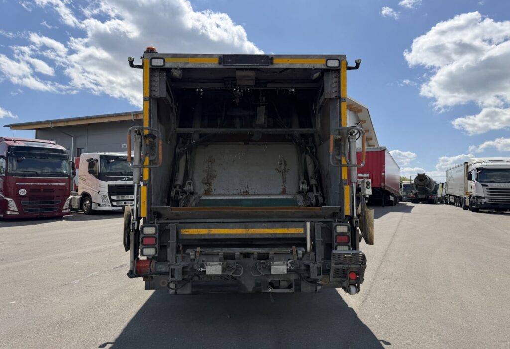 2012 Scania P320 LB6x2*4 Ochsner