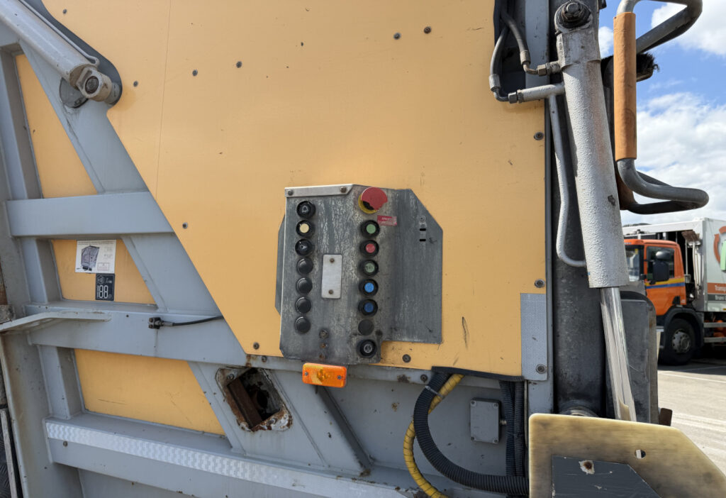 2012 Scania P320 LB6x2*4 Ochsner