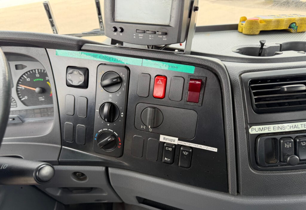 2005 Mercedes-Benz Atego 815 4x2 SE 105N/2