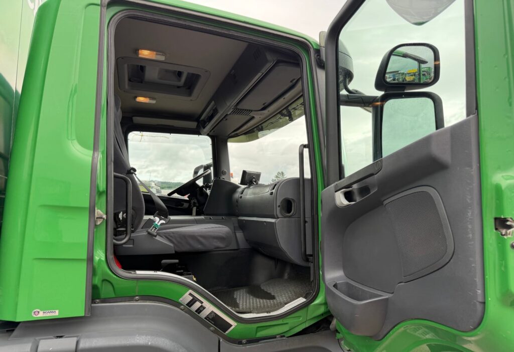 2005 Scania P340 LB 4x2 Plane/HB