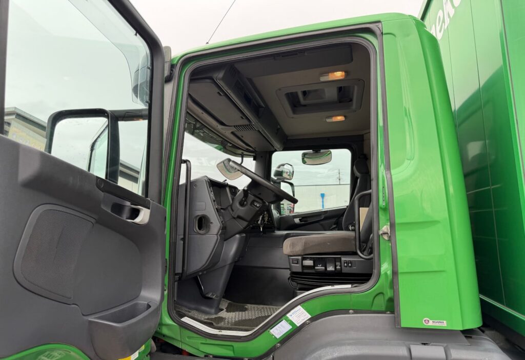 2005 Scania P340 LB 4x2 Plane/HB
