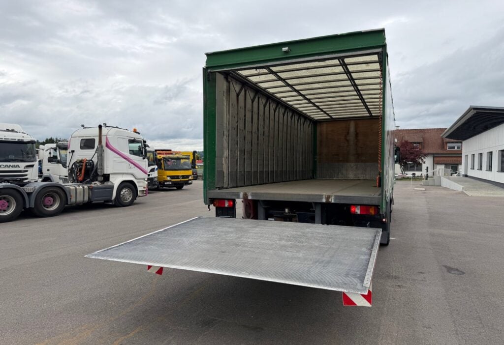 2005 Scania P340 LB 4x2 Plane/HB