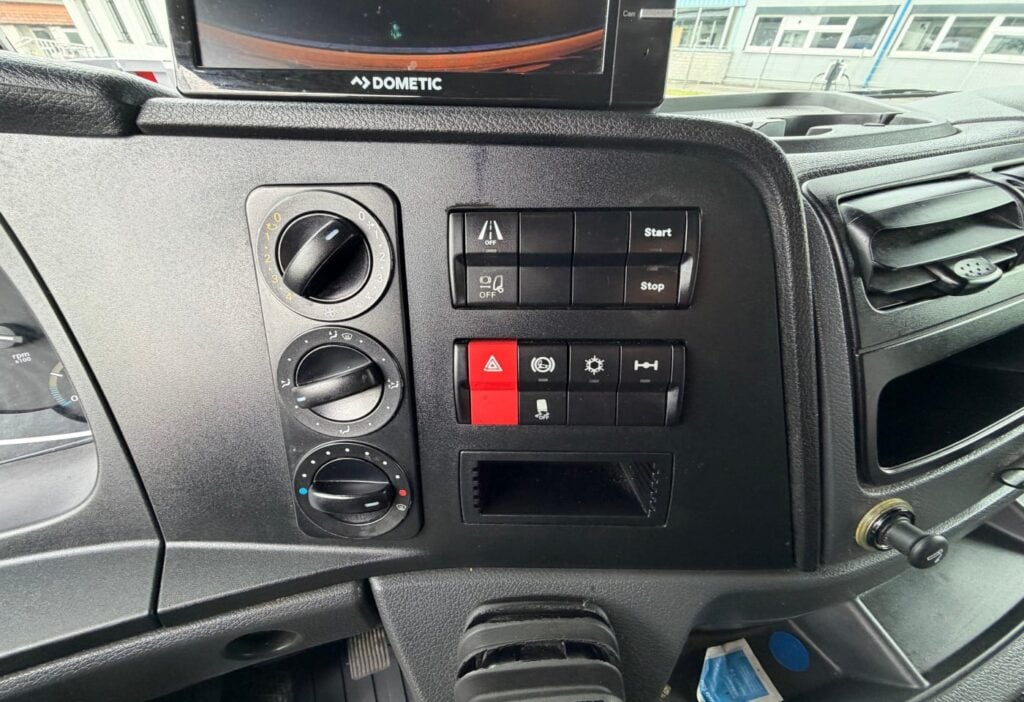 2017 Mercedes-Benz Atego 1530 4x2 Koffer/HB