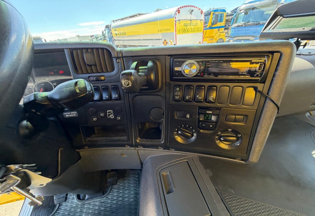 2005 Scania P340 LB4x2 Plane/HB