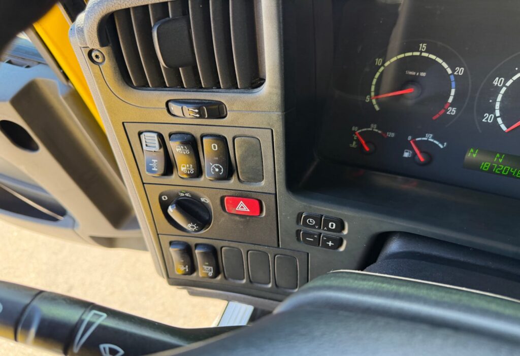 2005 Scania P340 LB4x2 Plane/HB