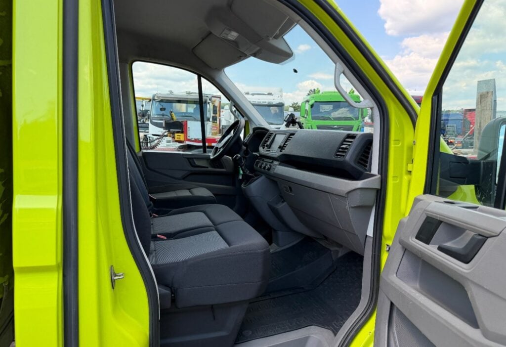 2019 VW Crafter 35 Brücke m. Verdeck + Hebebühne