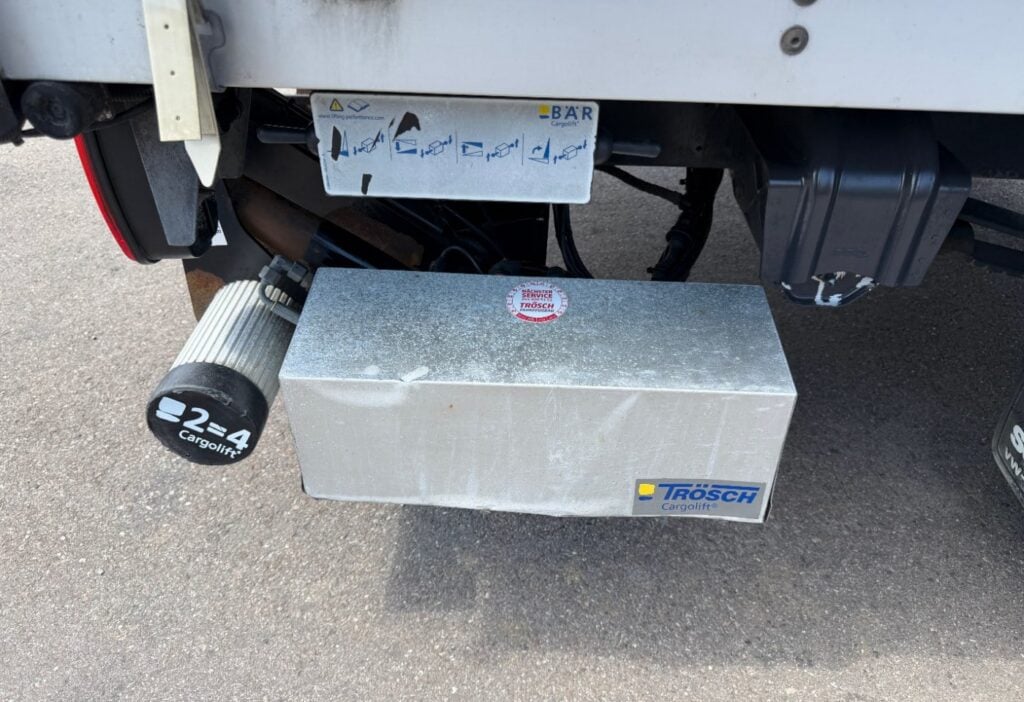 2019 VW Crafter 35 Brücke m. Verdeck + Hebebühne
