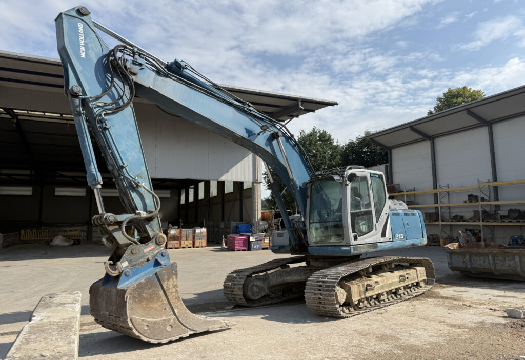 2010 New Holland E-215B Bagger