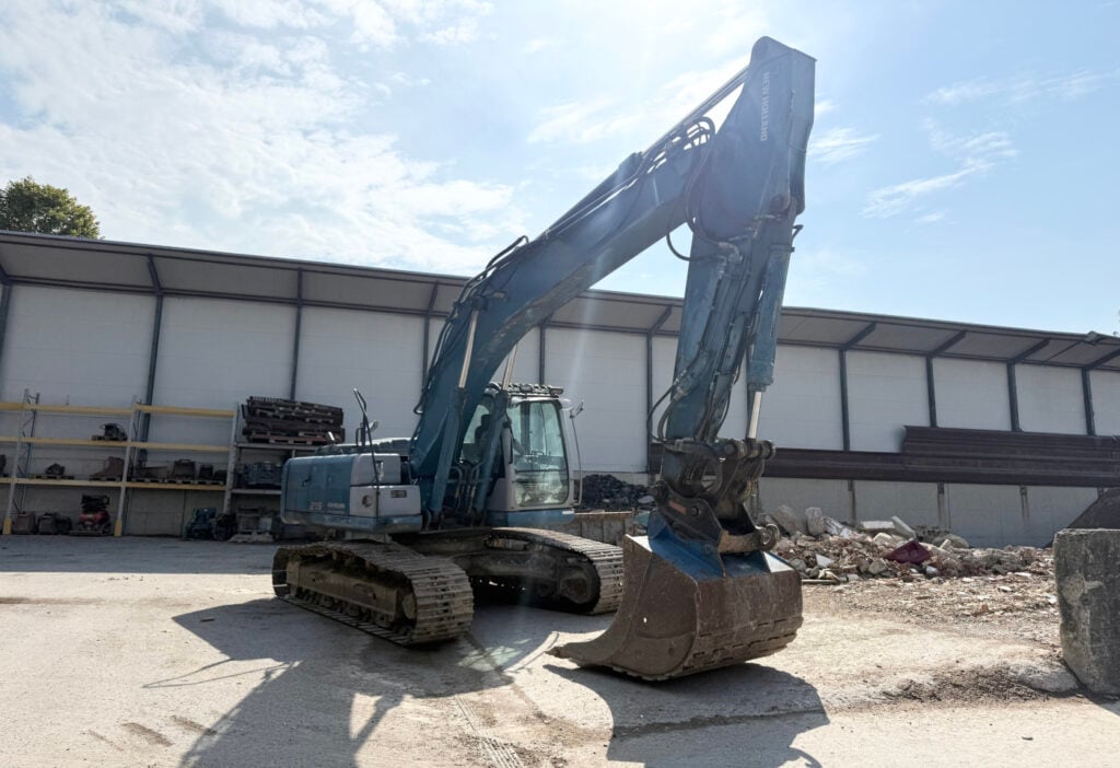 2010 New Holland E-215B Bagger
