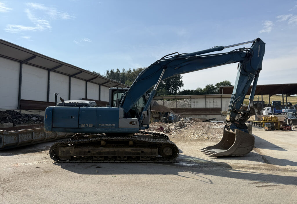 2010 New Holland E-215B Bagger
