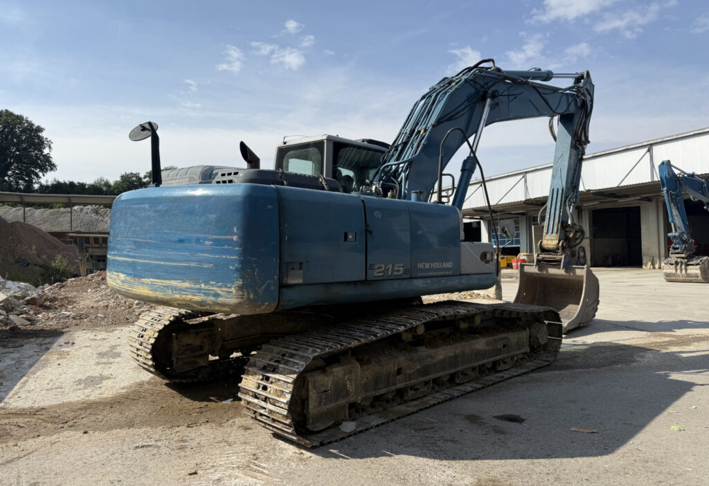 2010 New Holland E-215B Bagger