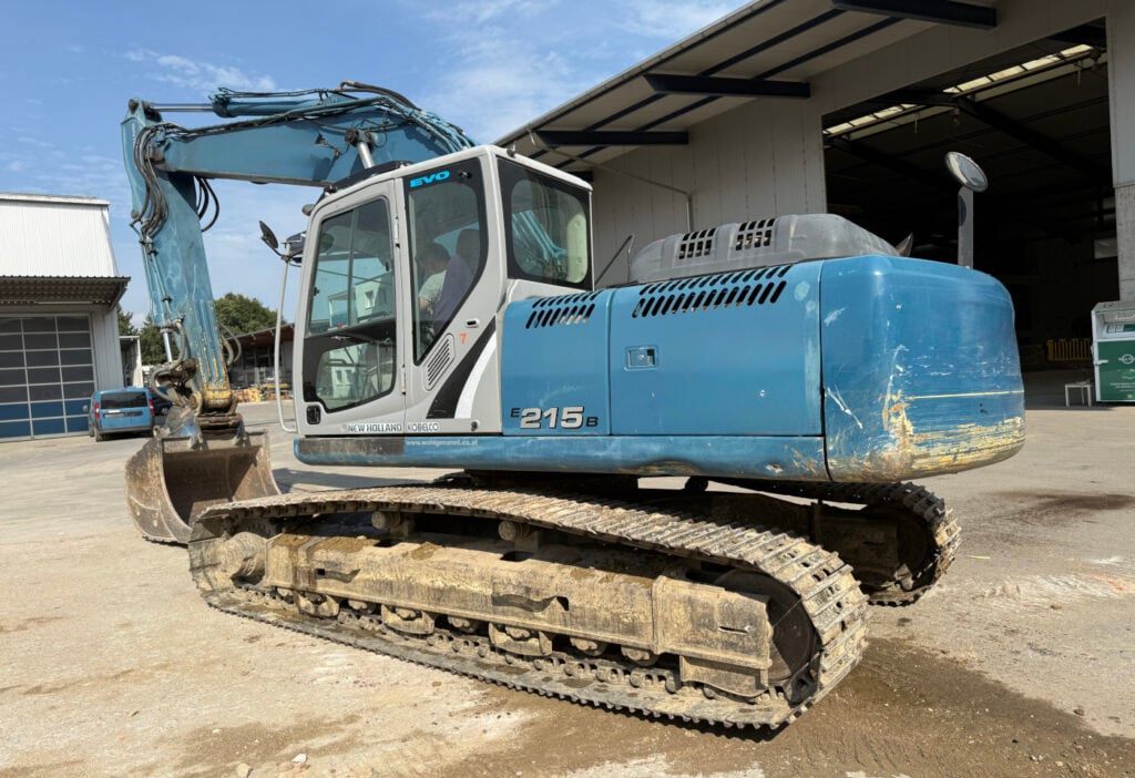 2010 New Holland E-215B Bagger