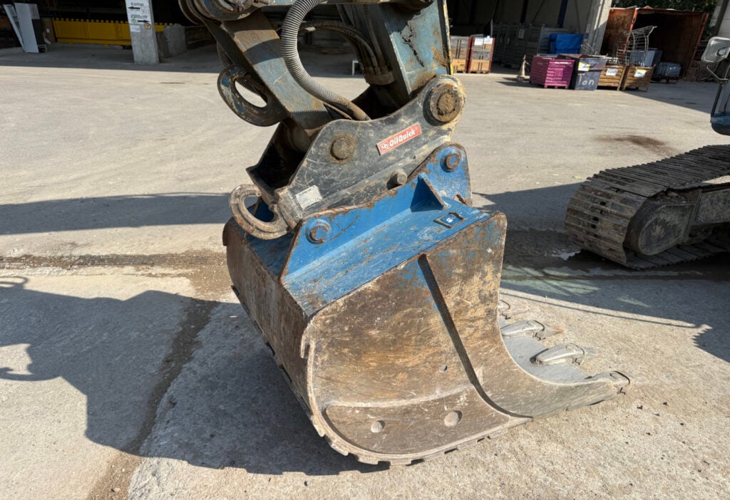2010 New Holland E-215B Bagger