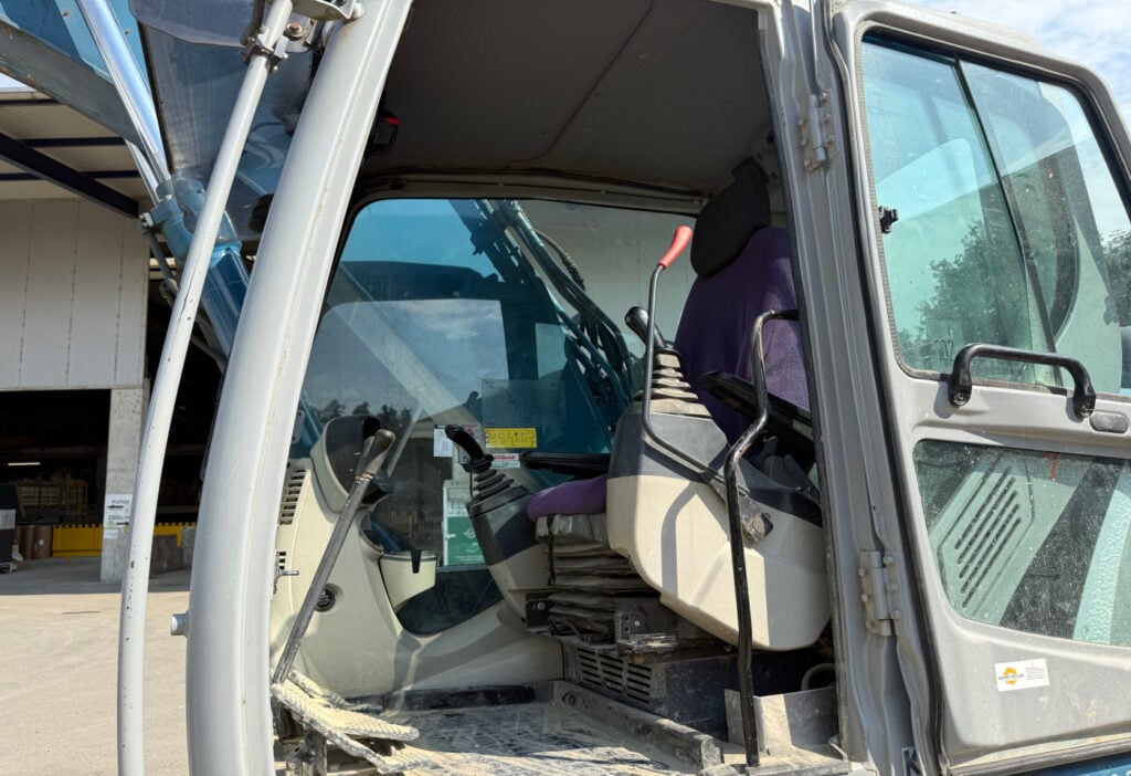 2010 New Holland E-215B Bagger