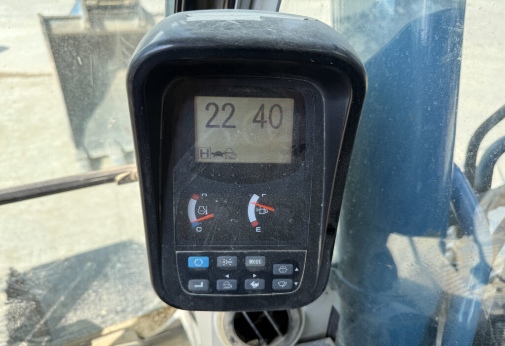 2010 New Holland E-215B Bagger
