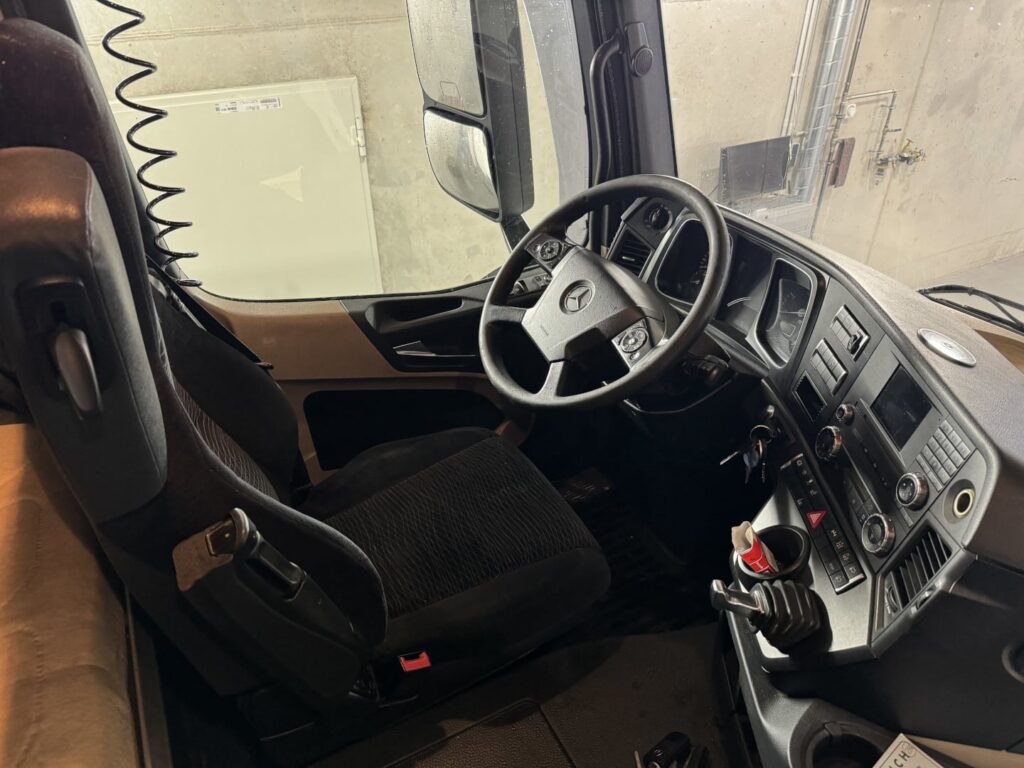 2016 Mercedes Benz Actros 2545 6x2*4 Hiab 244