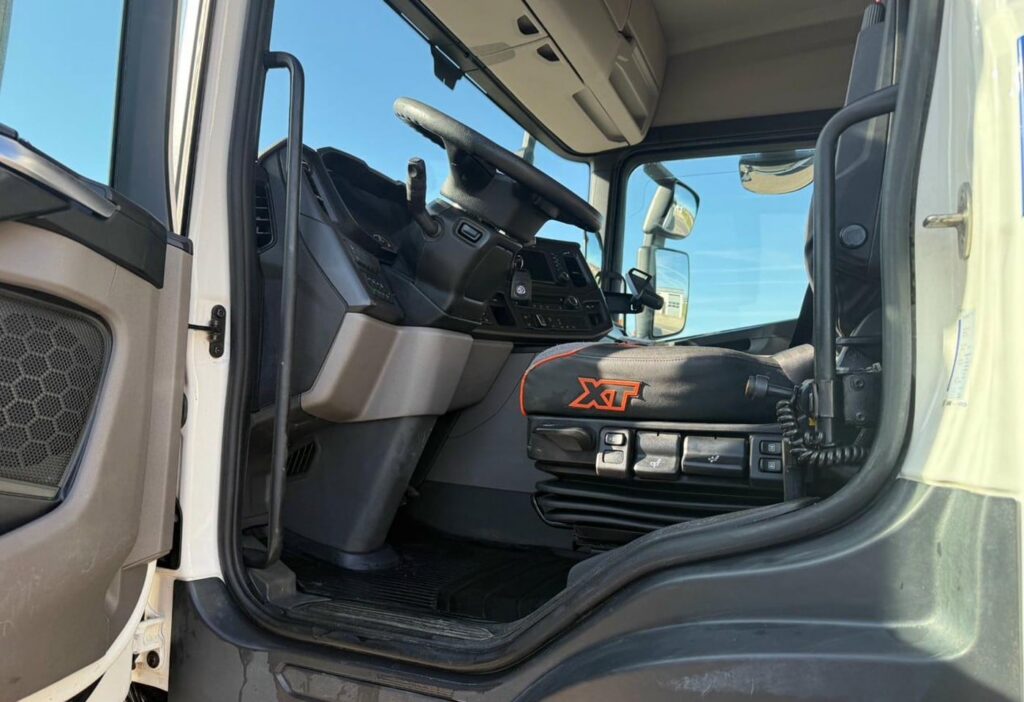 2020 SCANIA P500 10x4*6 Trösch 3SK erste Antriebsachse Schaden