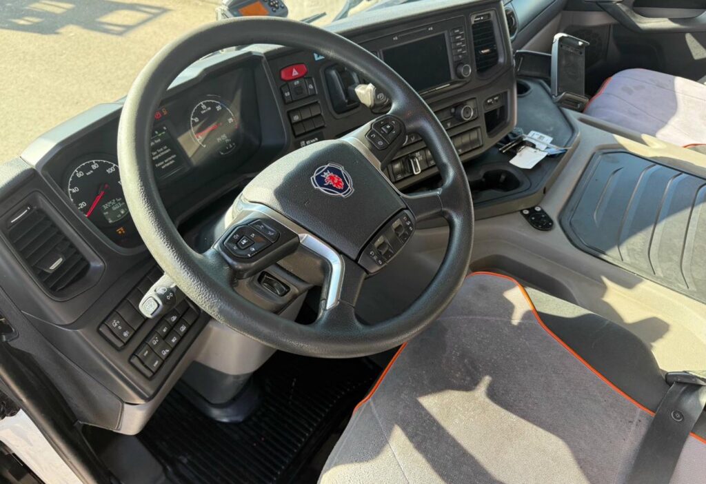 2020 SCANIA P500 10x4*6 Trösch 3SK erste Antriebsachse Schaden