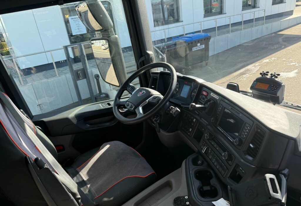 2020 SCANIA P500 10x4*6 Trösch 3SK erste Antriebsachse Schaden