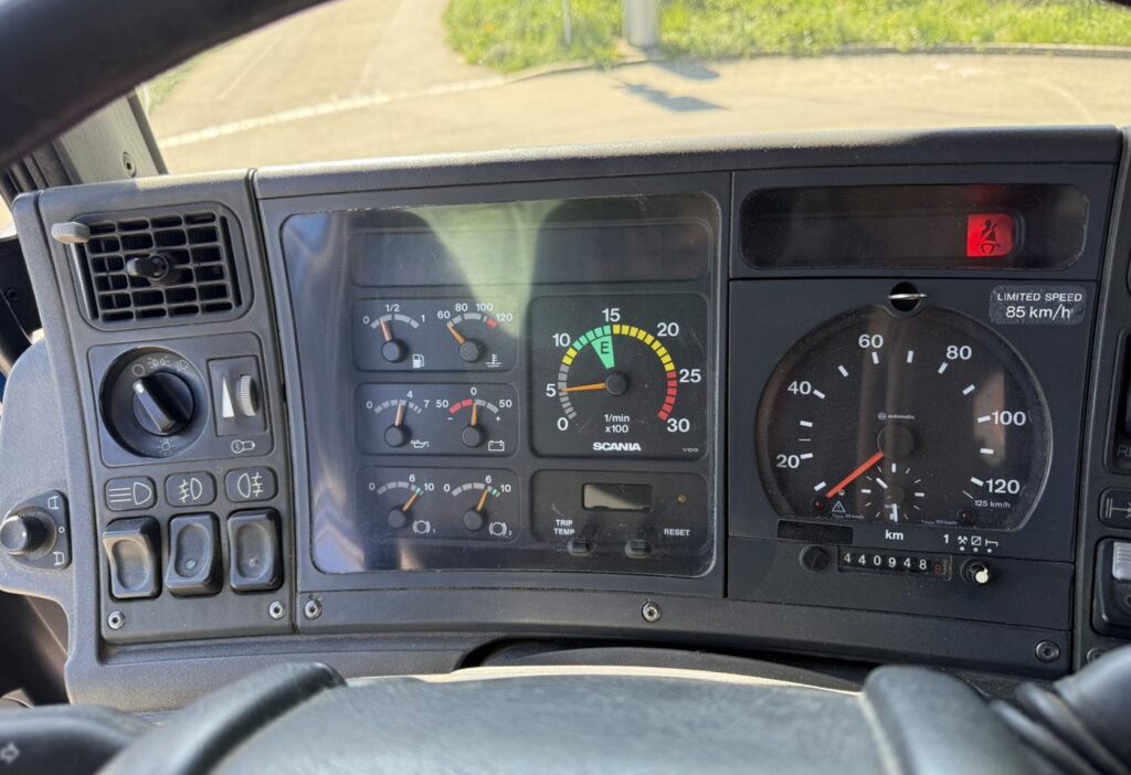 2003 Scania R124 470 6x2*4 HIAB 220 C-4