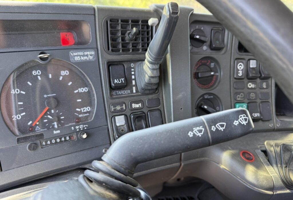 2003 Scania R124 470 6x2*4 HIAB 220 C-4