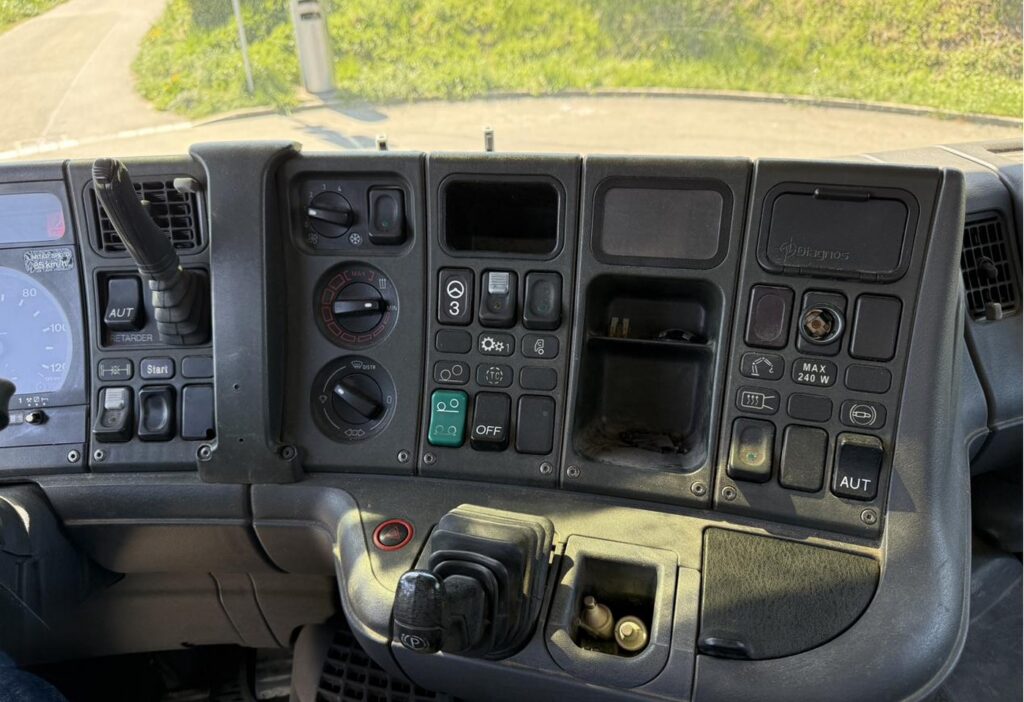 2003 Scania R124 470 6x2*4 HIAB 220 C-4
