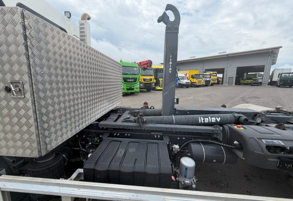2019 Volvo FL-250 4x2 Abrollkipper 40 km/h