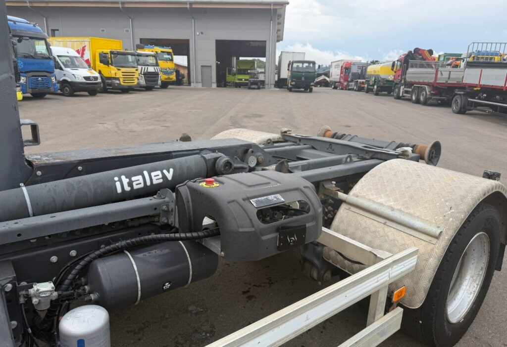 2019 Volvo FL-250 4x2 Abrollkipper 40 km/h