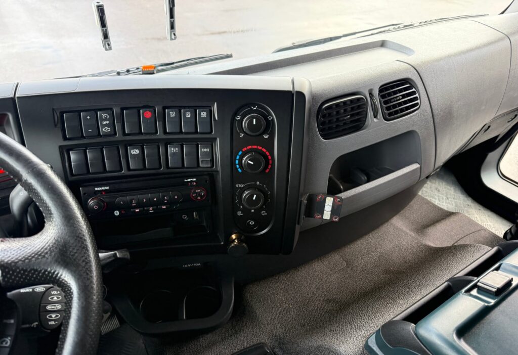 2017 Renault D Wide 18.320 4x2 Plane/HB